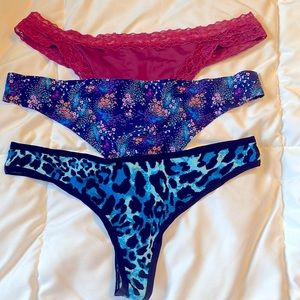 💰3/$15💰 Three pairs of things size large